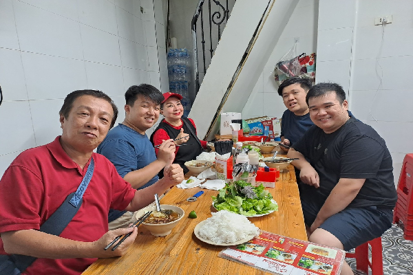 Discover the Vibrant Flavors of Hanoi's Street Food Scene - photo 5